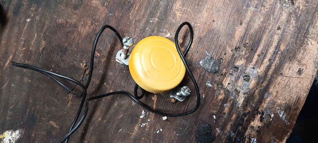 Automotive horn button