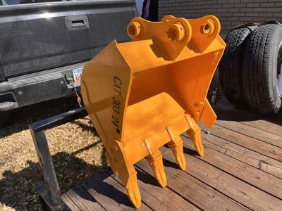 Giyi Mini Excavator Bucket 24” (fits Cat 303 & 304)