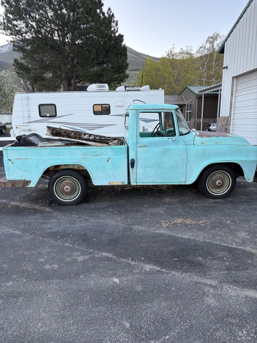 1959 International B100 Shortbed