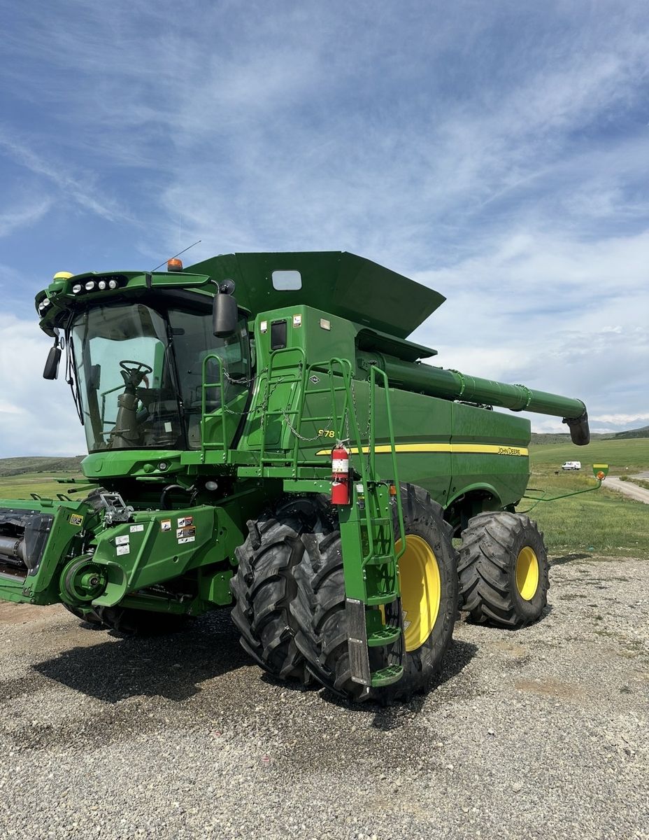 John Deere S780 Combine W/ JD 735D Head