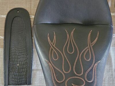 Dyna Corbin solo seat (like new)