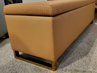 *NEW* Bench w/Storage plus 2 foot stools