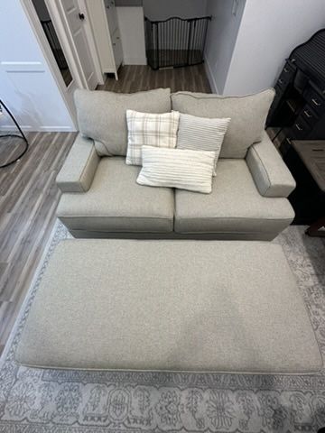 RC Willey Loveseat & Ottoman – Light Gray, Great Condition