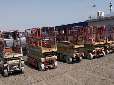 5 JLG scissor lifts
