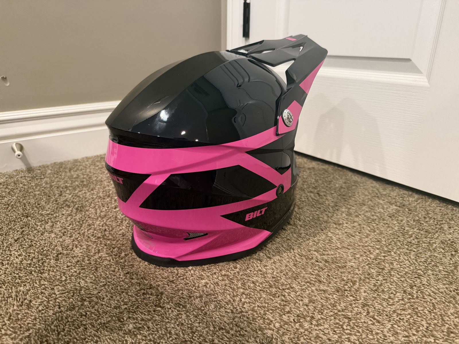 Main image 3