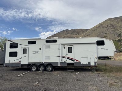 2008 Keystone Fuzion Toy Hauler 38’ 13.5 ft garage