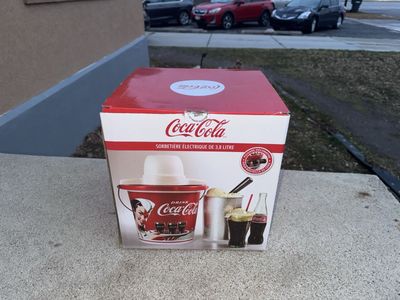 Brand New Coca-Cola 4 Quart Electric Ice Cream Mak