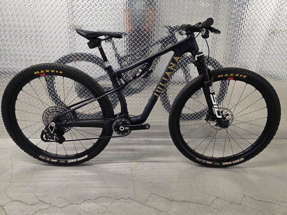 2025 Juliana Wilder Small Flight Attendant  XX SL