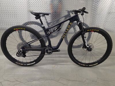 2025 Juliana Wilder Small Flight Attendant XX SL