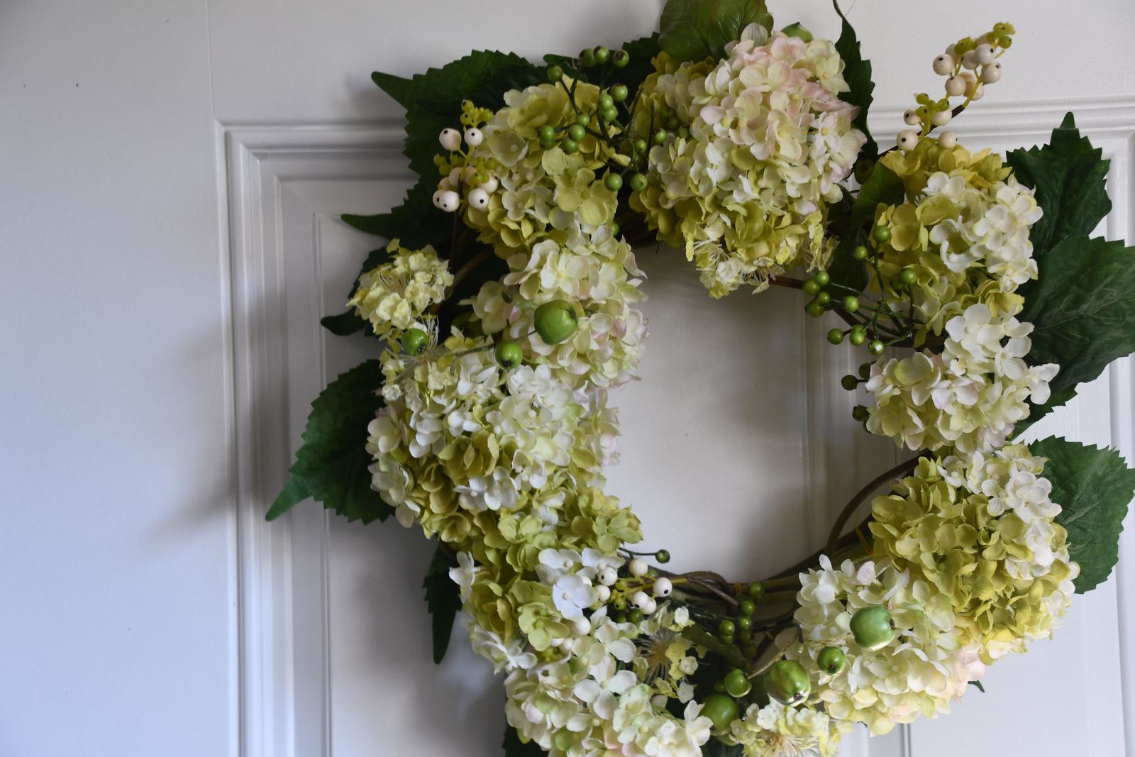 CUTE SPRING & SUMMER WREATH ~ FLOWERS & APPLES ~ 16"