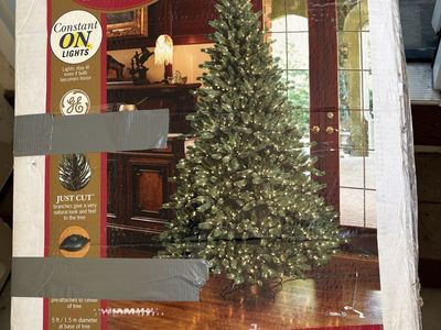 Kirkland Signature 7.5ft Pre-Lit Artificial Christmas Tree with 1500 Constant On Lights