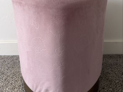 Hello Kitty Heart Vanity ottoman