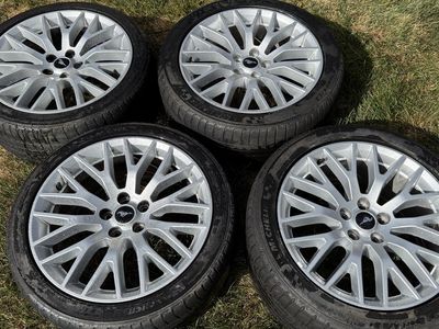 OEM Ford Mustang GT S550 19" Silver Wheels - 255/275 - No Curb Rash
