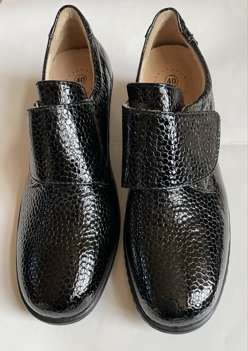 Women Black Patent Leather Textured Hook and Loop Closure Loafers Size 40