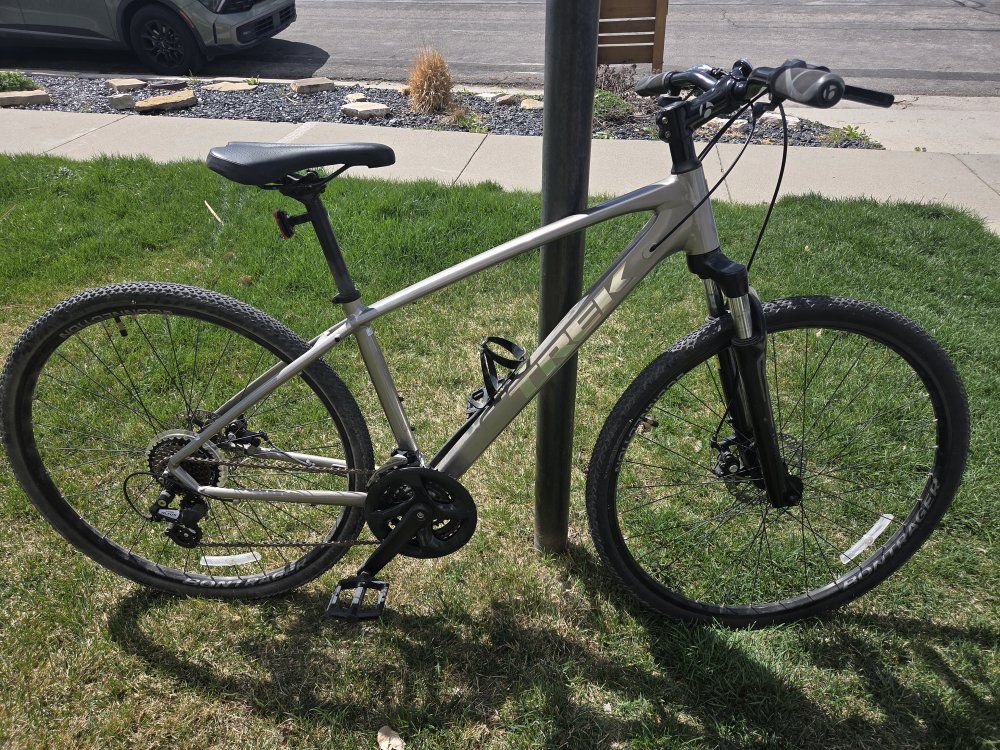 Trek Dual Sport 7 Medium Hybrid Bike W/Front Susp