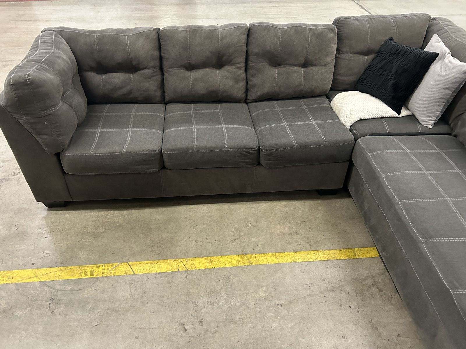 Need gone - Gray (2) Piece Sectional