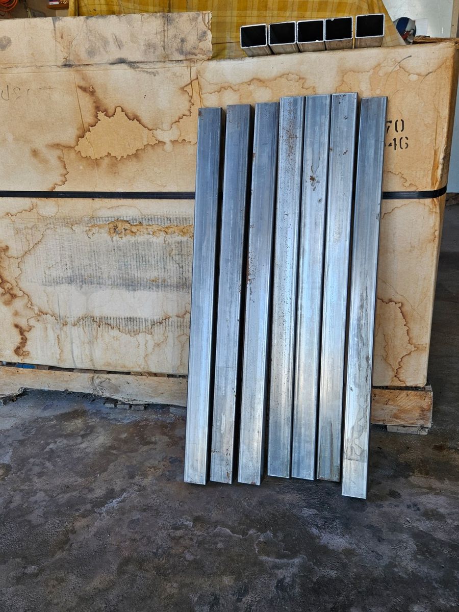 Steel rectangular Tubing 2 X 1-1/2 X 30.97 X 14 ga.