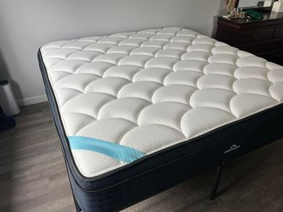 King DreamCloud mattress