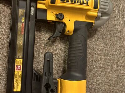New Dewalt Dwfp1838 1/4 Finish Stapler 18gauge