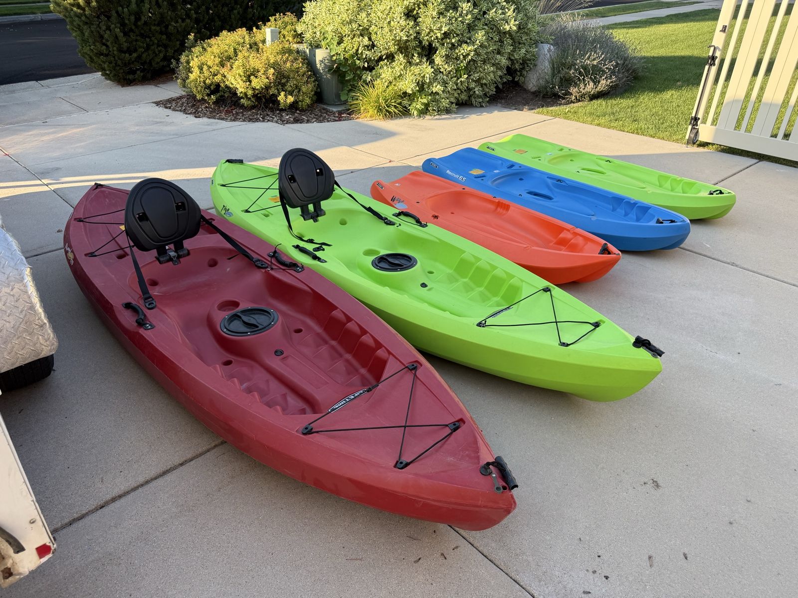 Lifetime Kayaks Lot of 5 - Tioga, Wave, and Emotion Recruit Sit-On-Top Kayak