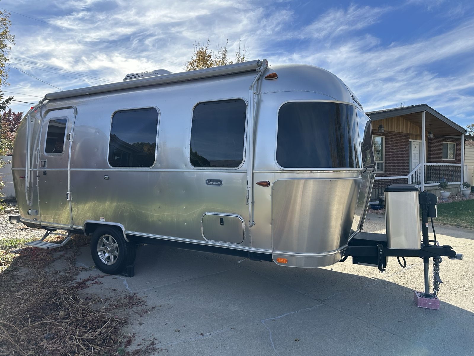 22FB Airstream Caravel Off-Grid Upgrades