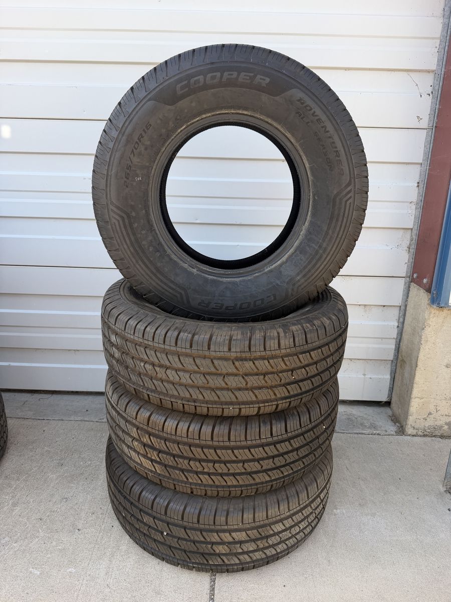 Set of 4 Cooper Discoverer Adventurer All-Season Tires 265/70R16 - Excellent Condition