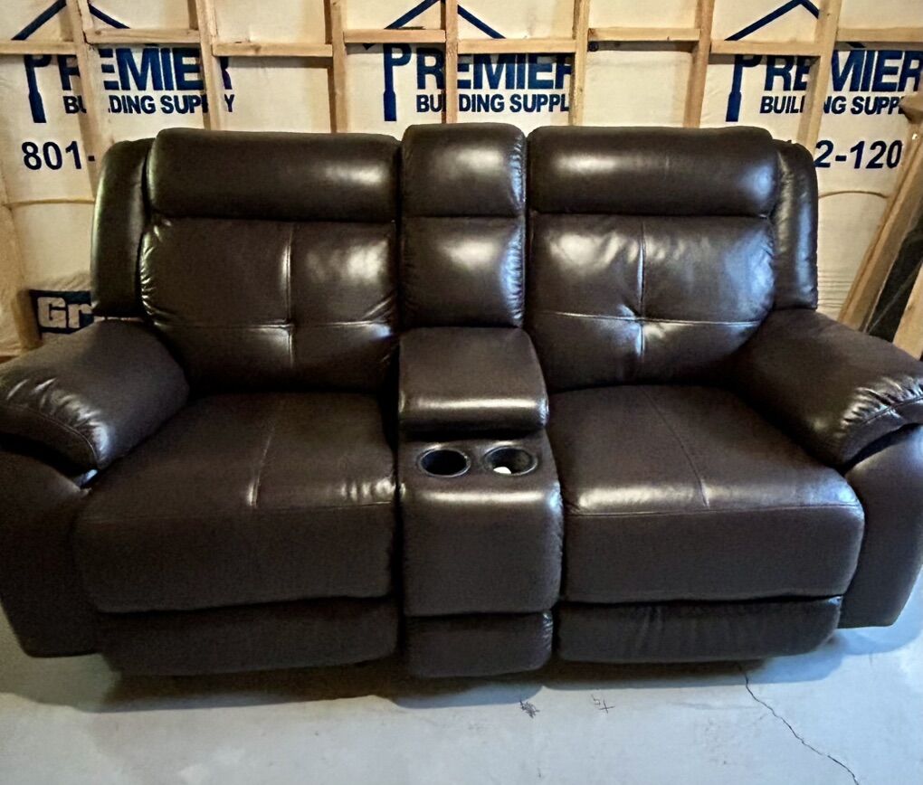 RC Willey Recliner Loveseat