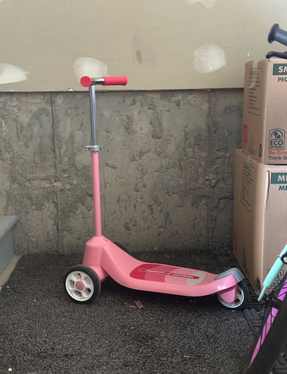 Radio Flyer Grow With Me Beginner Kids Scooter