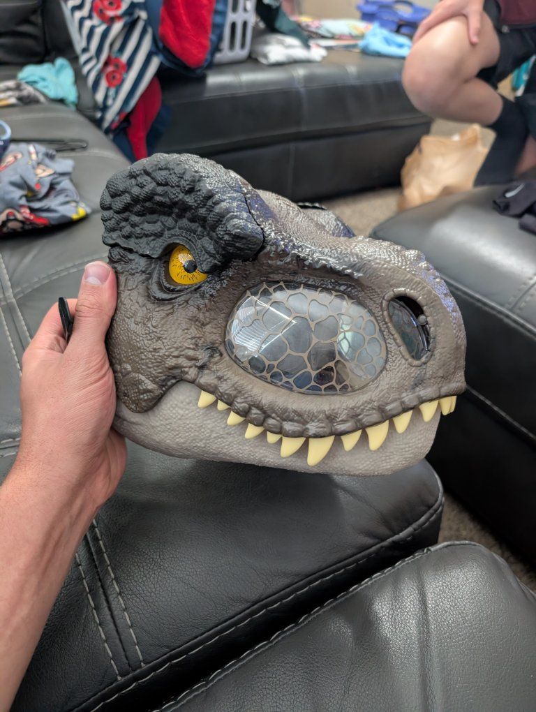 Jurassic World Indominus Rex Dinosaur Mask - Electronic Roaring & Chomping Toy