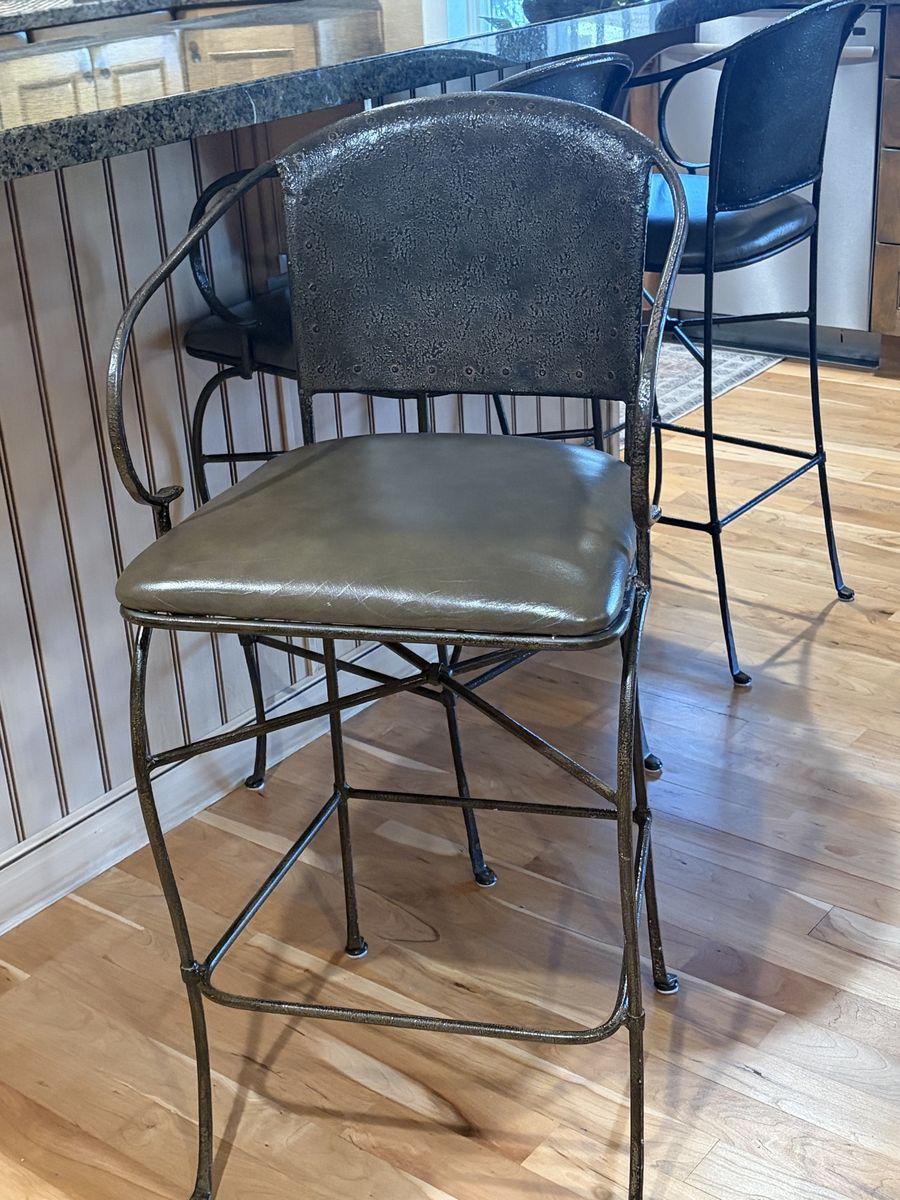 4 Kitchen Barstools