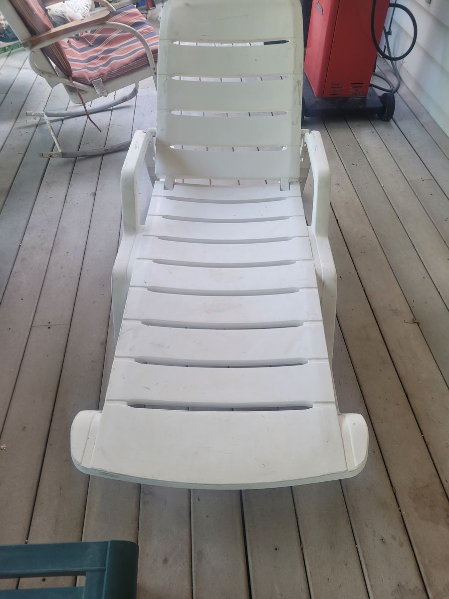 White Resin Adjustable lounge