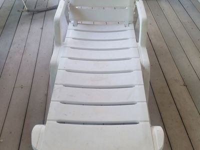 White Resin Adjustable lounge