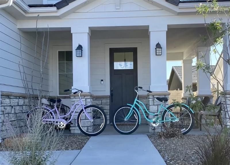 2 CUTE Schwinn Cruiser bikes!