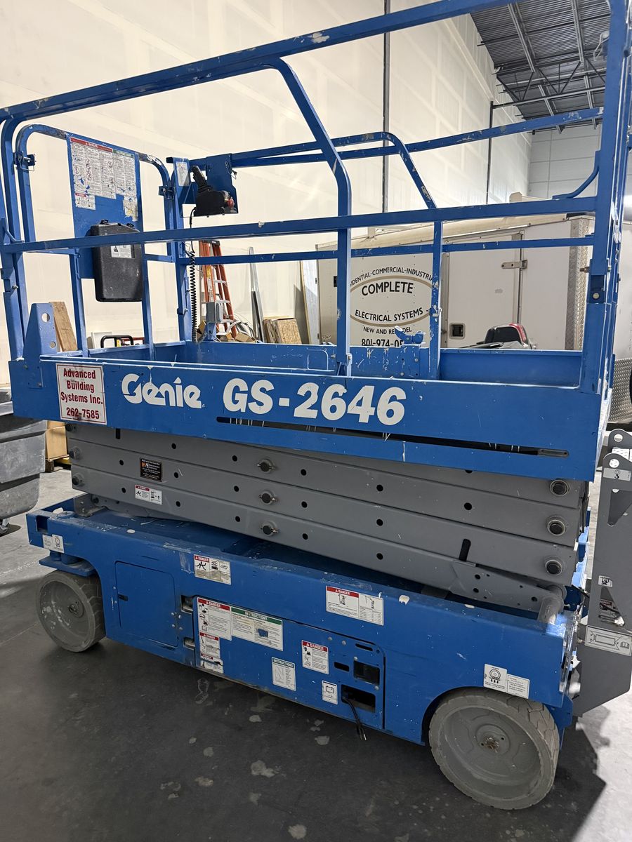 2008 Genie 2646 scissor lift
