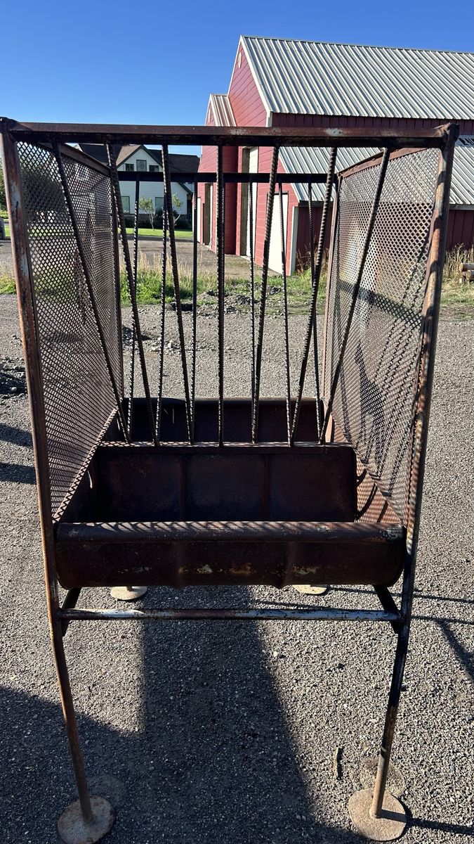 Horse Feeder