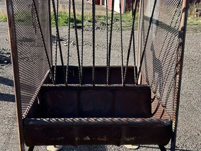 Horse Feeder