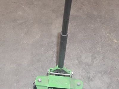 Daytona Low Pro floor jacket and Jack Stands