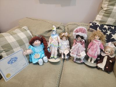 Porcelain dolls lot