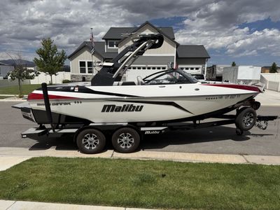 2017 Malibu Wakesetter 21 VLX Ski & Wakeboard Boat **201 Hrs.**