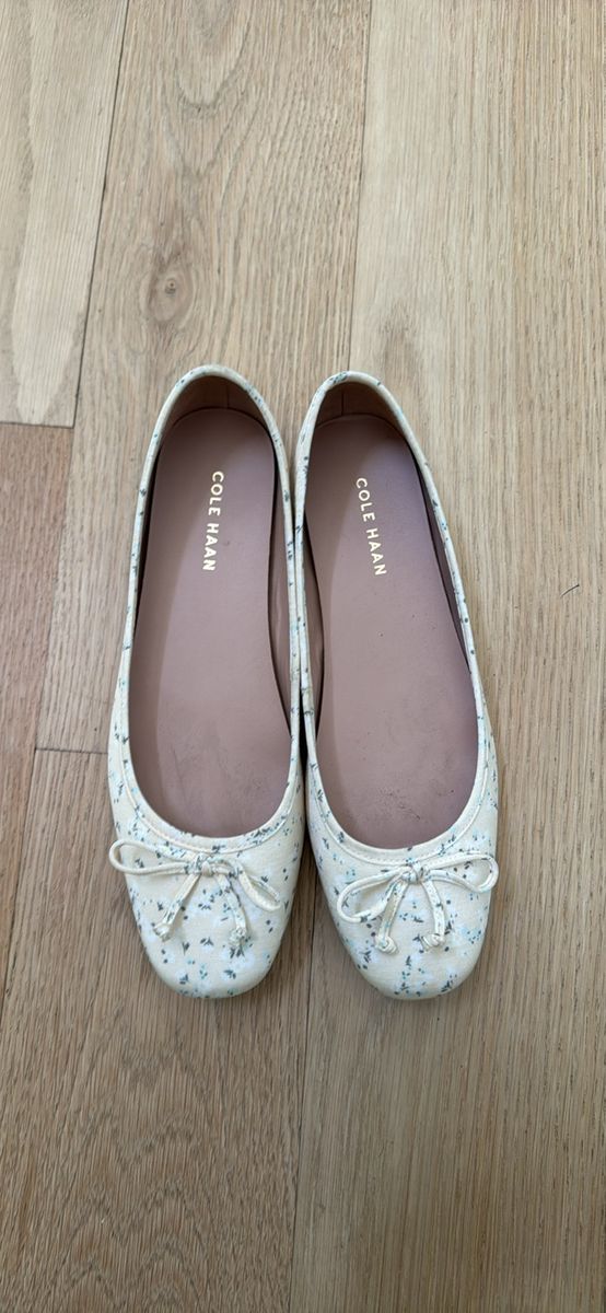 Cole Haan Ballet Flats Women's Size 7.5B Butter yellow with blue florals Bow Round Toe Slip-On Shoes