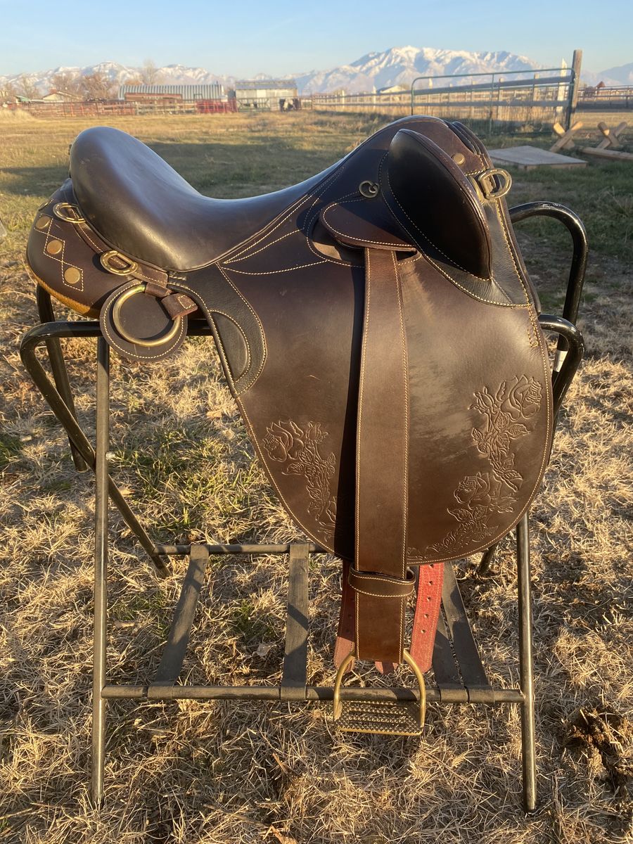 Australian saddle