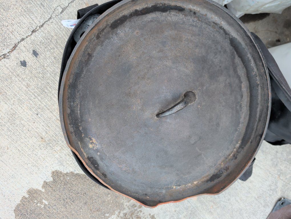 15" Dutch Oven with bag