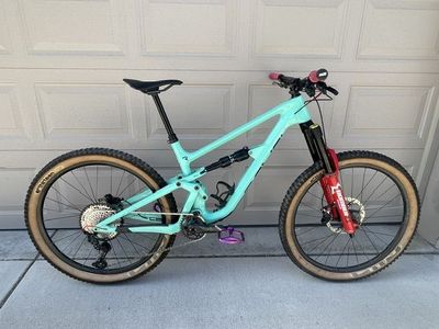 Revel Rail (Medium) w/ carbon wheelset