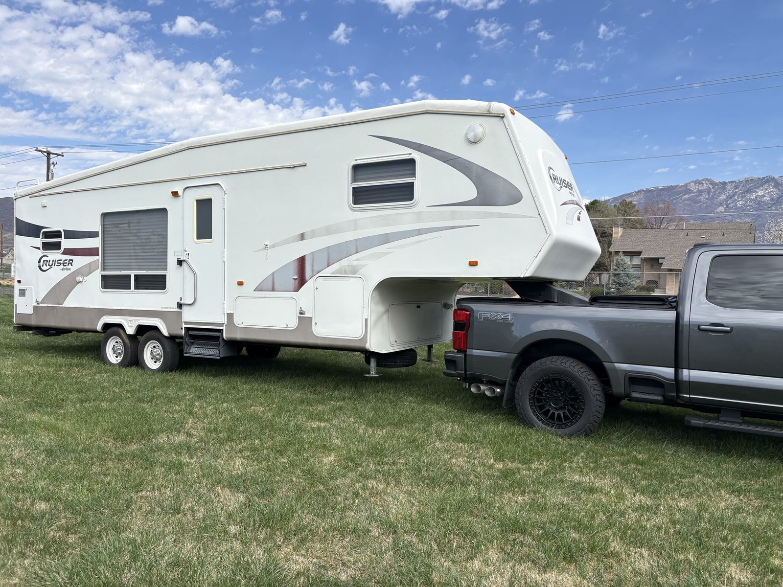 2005 29ft Cruiser/crossroads 5 th wheel