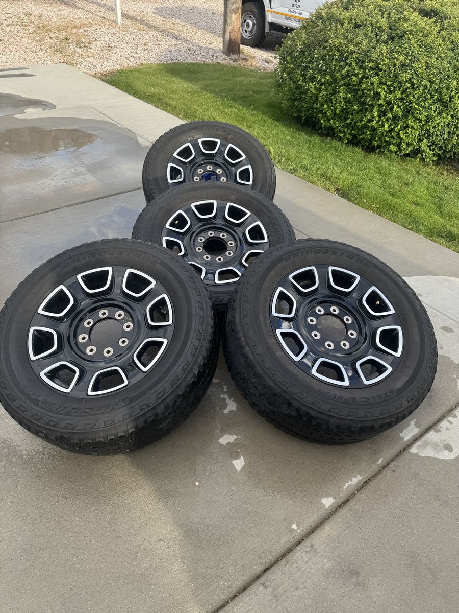 Ford superduty PLATINUM wheels and tires