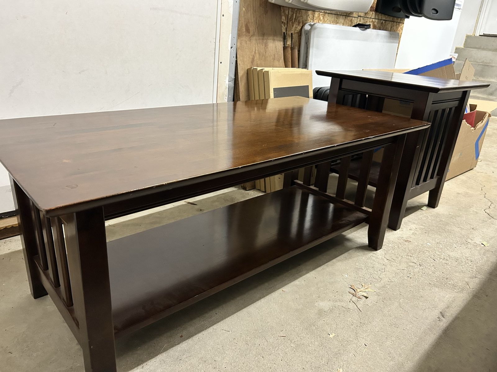 Matching coffee table and end table set