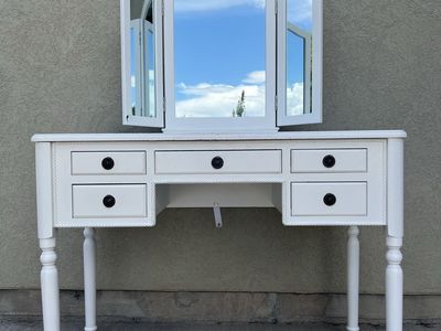 White Vanity Desk with Tri-Fold Mirror and 5 Storage Drawers