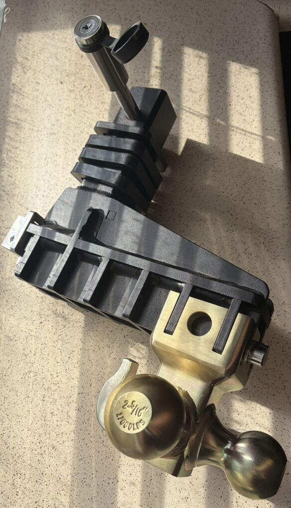 Heavy-Duty Trailer Hitch Tri-Ball with Hook