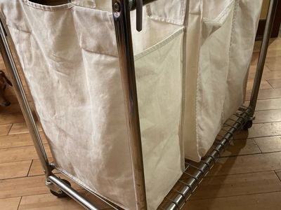 Rolling Metal Laundry Sorter Cart with 4 Removable Canvas Bags