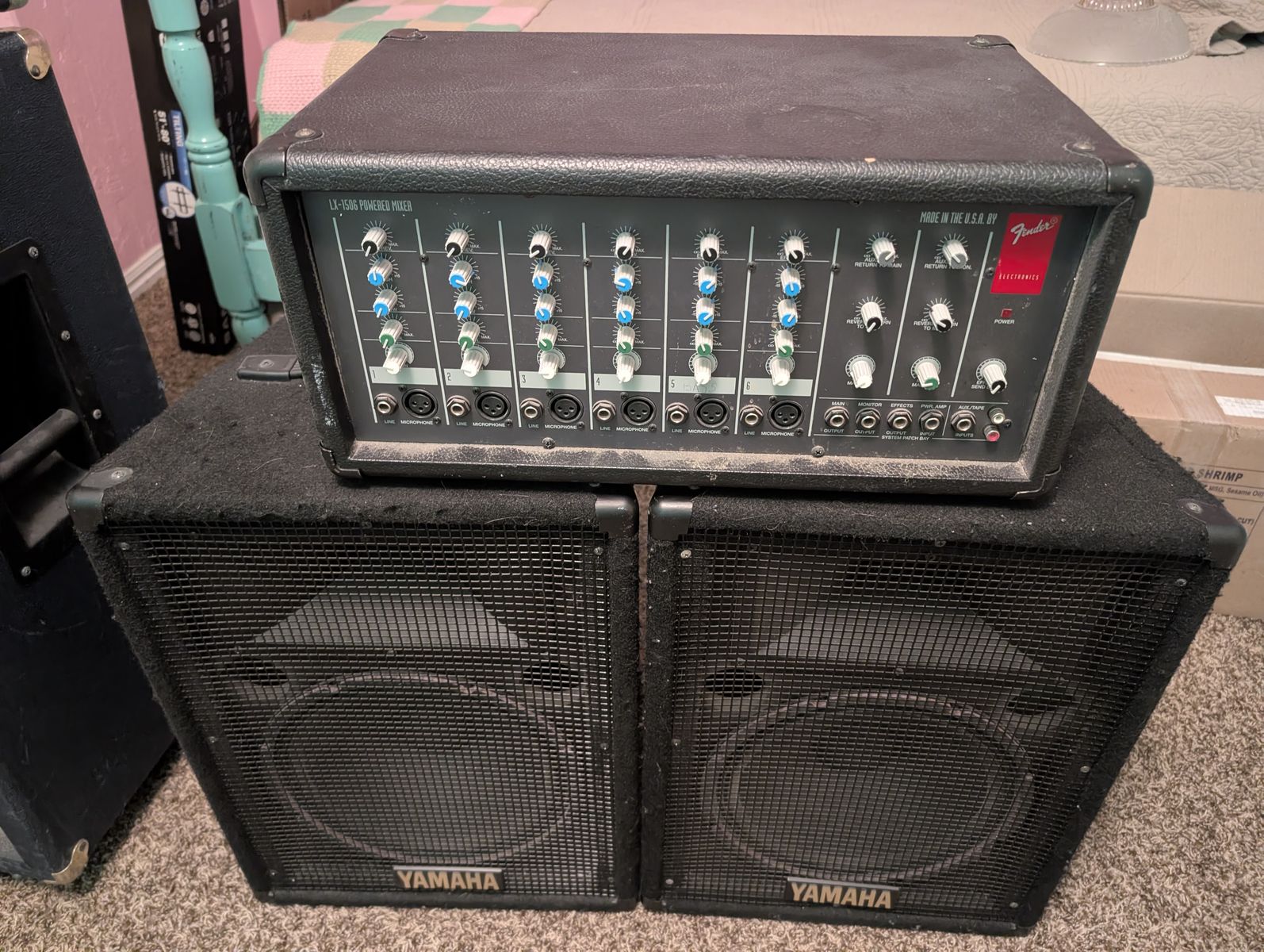 Fender powered mixer with 2 Yamaha speakers